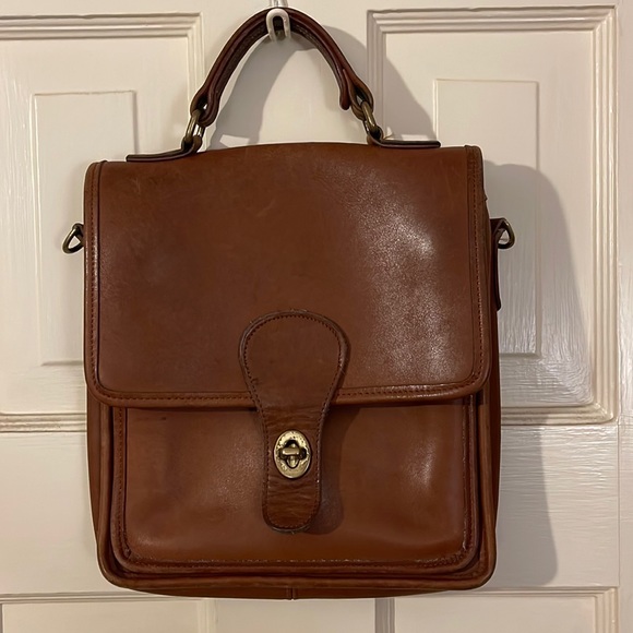 Coach Handbags - COACH Vintage 90s USA Station Slim Classic British Tan Cognac Leather Messenger